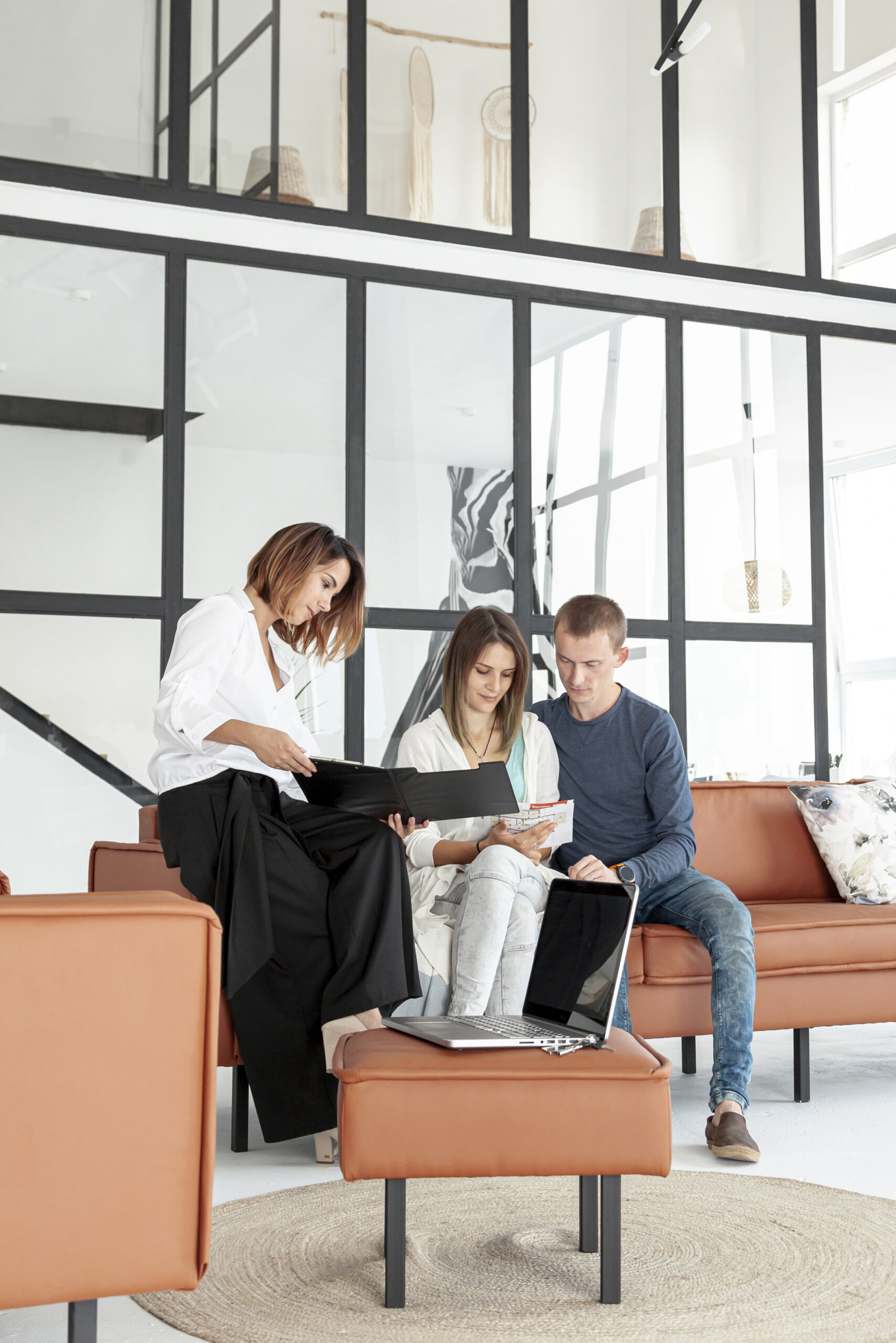 dlinnyi-vystrel-para-iset-vmeste-na-dom-predlagaet