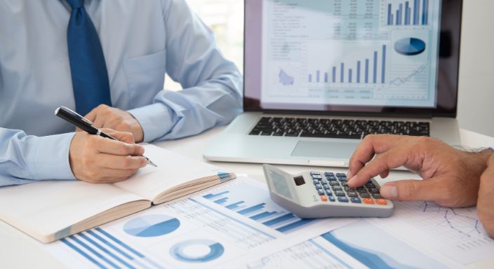 transform your Business Microsoft 365 in the UAE with Team collaborating on Microsoft Teams video meeting in UAE office.