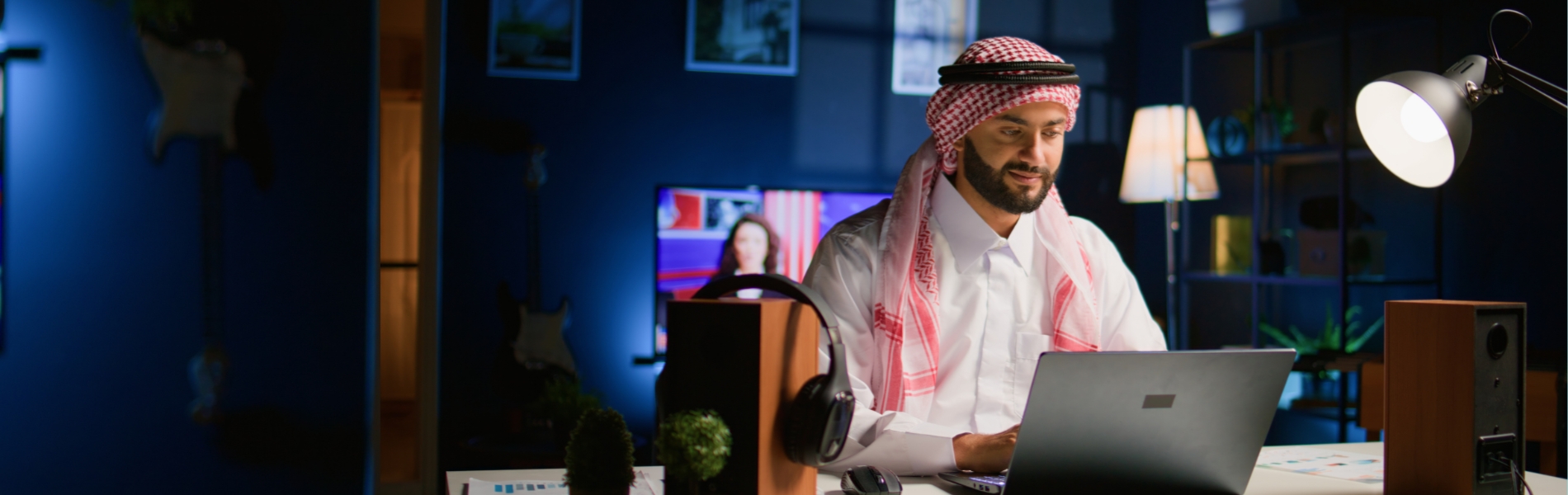 Microsoft partner UAE consultation meeting in Dubai boardroom showing FlowBe presenting Microsoft 365 solution to enterprise client