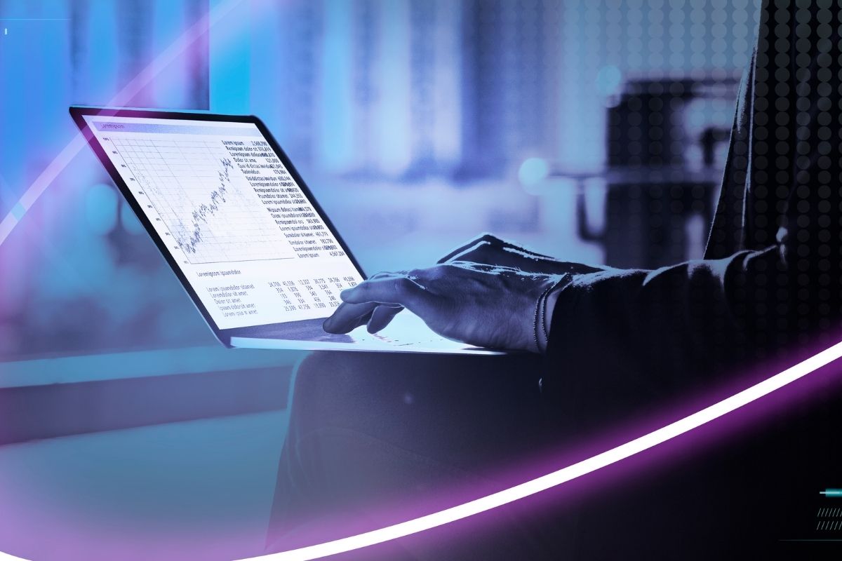 Microsoft Sentinel deployment Dubai - data streams converging into a single analytics core