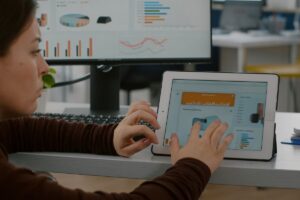 E-invoicing for small businesses UAE - paper invoices becoming structured digital records